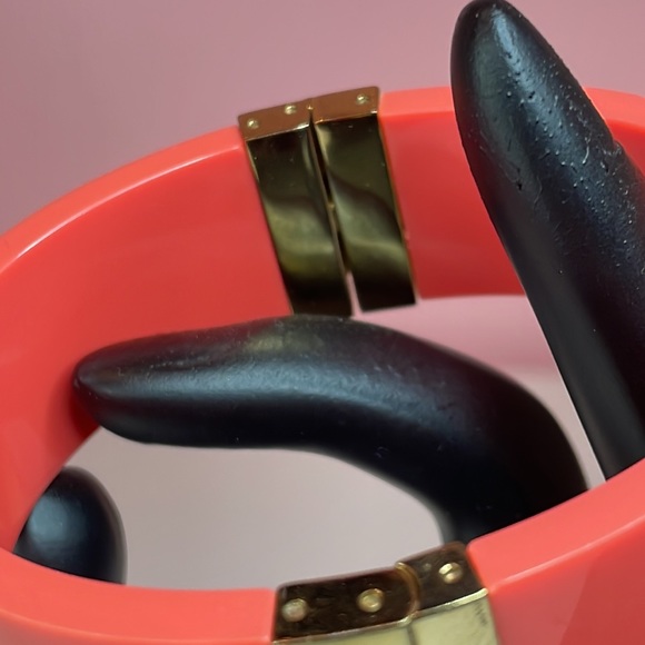 Fossil pinkish salmon colored hard plastic and gold tone bangle/cuff bracelet - Picture 5 of 8